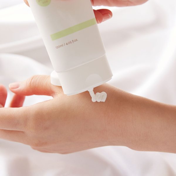 iUNIK Centella Mild Cleansing Foam 120ml - Image 2