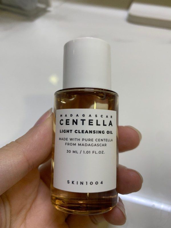 SKIN1004 MADAGASCAR Centella Light Cleansing Oil 30ml - Image 3